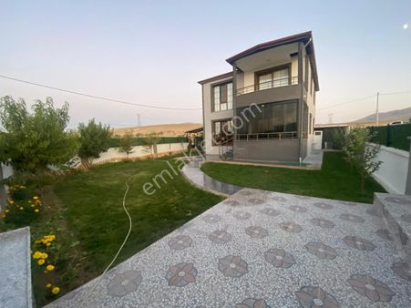 Niğde Merkez Aktaş Gümüşler Barajının Yanında Muhteşem Manzaralı Dubleks Villamız