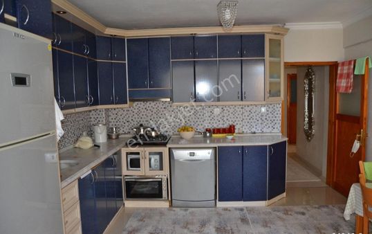 Buca Yeşilbağlar Mah.186 M2 3+1 2.kat D.gazlı Arakat-köşe Daire