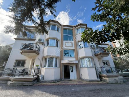 Girne Merkez'de Eşyalı, Türk Tapulu Satılık 2+1 Daire !!