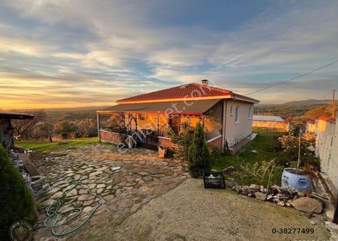 Çanakkale Bayramiç Saçaklı Köyünde Satılık Bahçeli 2 Katlı Müstakil Ev