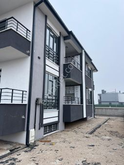 Kocalar'dan Alakova Merkezde Sanayilerin Orda Kızartma Balkonlu Lüxs 2+1