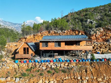Fakırcalı Mahallesinde Satılık Müstakil Ahşap Ev