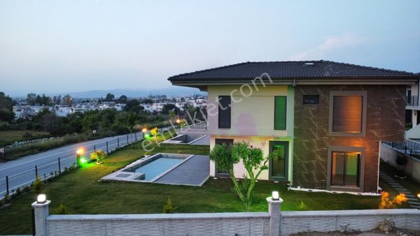 Kuşadası Güzelçamlı Mevkiinde 4+1 150m2 Tek Müstakil Özel Havuzlu Ultralux Villalar