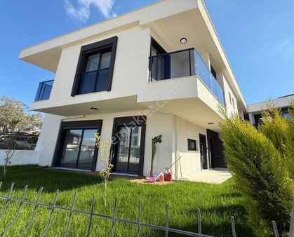 Davutlarda Havuzlu Sitede Bahçeli 3+1 Sıfır Yazlık