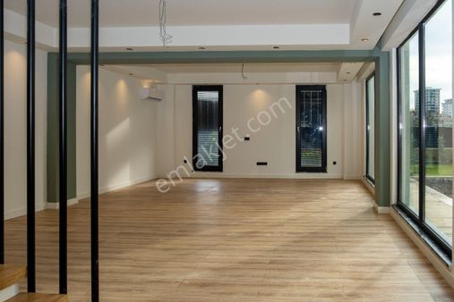 Hürriyet Mah,satılık Villa 5+1/240 M2 Daire