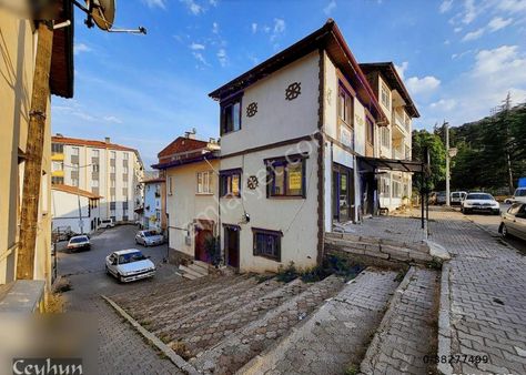 2 Adet İş Yeri + 2 Adet 1+1 Daire Olmak Üzere 4 Ayrı Tek Tapulu