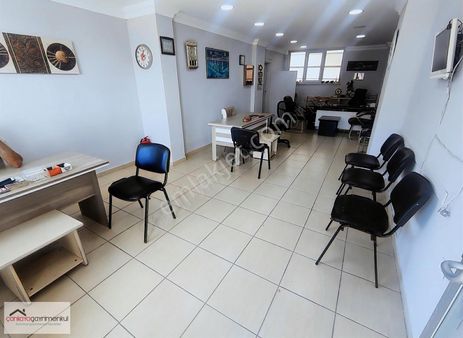 Minibüs Yolunda "yeni Yapı" İskanlı 70 M² Dükkan, Mutfak-wc