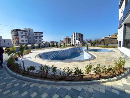 Altıntaş'ta Cadde Üstü Satılık Geniş 2+1 Daire