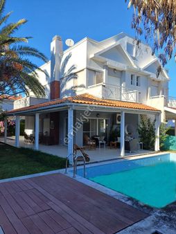 Boyalık Altınyunus Büyük Bahçeli Müstakil Havuzlu 4 Oda 3 Banyo