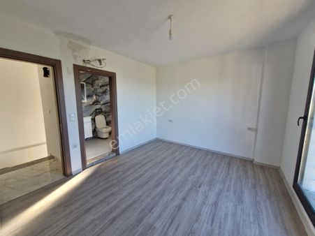 Elvan Özçelik'den Dörttepe'de Boğaz Manzaralı Satılık Villa