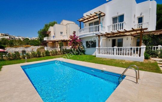 Satılık Müstakil Villa Özel Havuzlu Büyük Bahçeli Lüks Yeni Ev Özel Plajlı Tadilatlı Lüks Sıfır Eşya