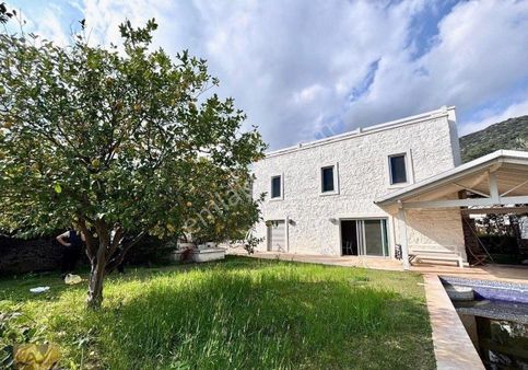 Müstakil Büyük Bahçeli Lüks Taş Ev Özel Havuzlu Denize 300 Metre Bulunmaz Fırsat Lüks Villa