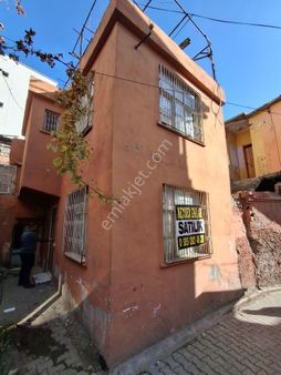 Çarşı Teknosa Arka Tarafında Satılık Müstakil Ev