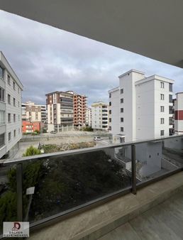 Bornova Caddesinde Lüks 4+1 Daireler