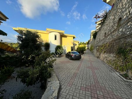 Kargıcak Site İçerisinde Syedra Villası 3+1 Dubleks 400m2arsalı