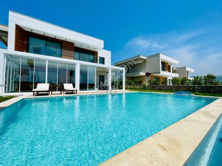 Full Manzara-güvenlik-720 M2 Bahçe-özel Havuz-vrf-yerden Isıtma-lüx-akıllı Ev-tamamı Müstakil