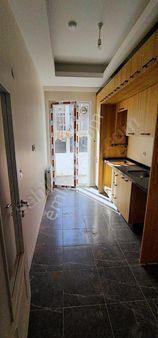 Avcılar Merkezde Cadde Üstü Yakın Otoparklı Sitede 3+)(7100,000