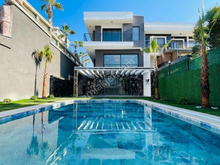 Manzara-güvenlik-özel Havuz-sauna-hamam-otopark-bahçe-600 M2-ultra Lüx-akıllı Villa