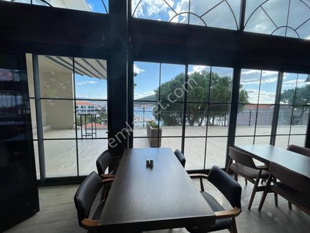 Çeşme’de Denıze Sıfır, Özel Plajlı, Lüks Tatıl Köyünde 1+1 Suıte Daıre