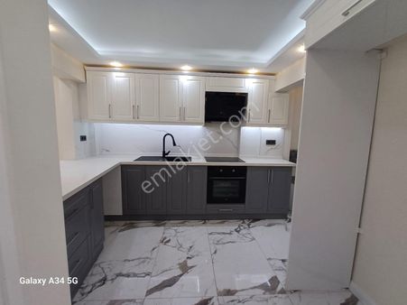 Mithatpaşa Caddesi Shell Benzinlik Karşısı Ara Kat Lüks Satılık Daire