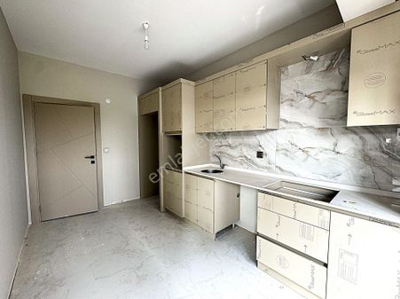 Kızıltoprakta Çift Banyolu Katta Sıfır Geniş 2+1 Daire