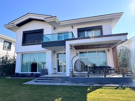 Tuana Villaları'nda Satılık 6+1 Extra Masraflı Dublex Villa