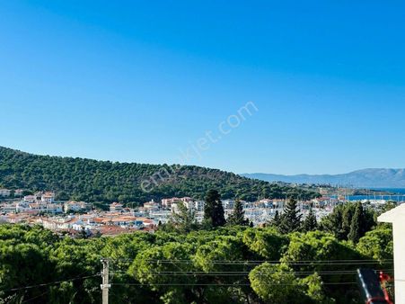 İzmir Çeşme Merkezde 4+2 Modern Satılık Daire