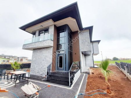 Panaromik Göl Manzaralı Bulvar Üzeri İskanlı 1.sınıf İşçilikli Sıfır Lüks Dublex Villa