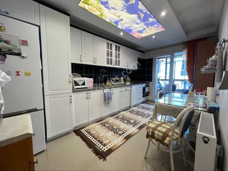 Akçay Oya Gayrimenkul'den Kadıköyde 3+1 Masrafsız Devasa Daire