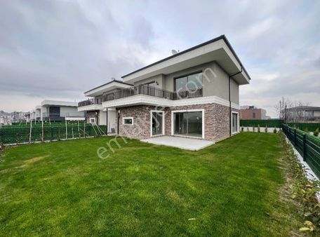 Nilüfer Gümüştepe'de Manzaralı Konumda 4+1 Satılık Villa