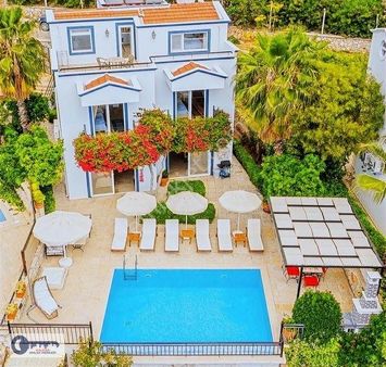 Kaş Kalkan'da Deniz Manzaralı İmarlı 3+1 Villa