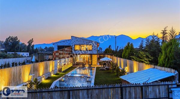 Muğla Seydikemer'de İmarlı Bahçeli Taş Konsept 2+1 Villa