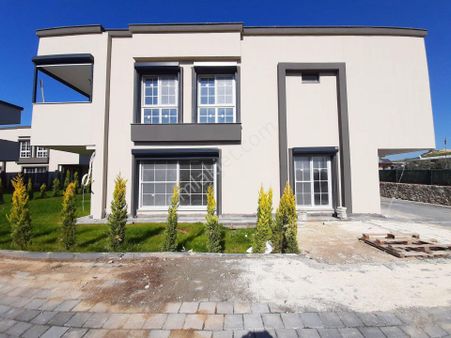 Yüzme Havuzlu Site İçi Akıllı Ev Sistemli Yerden Isıtmalı Bağımsız Kapalı Mutfaklı Lüks Dublex