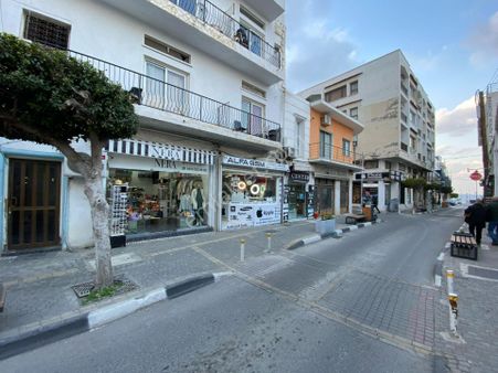 Girne Antik Limanda İşlek Cadde Üzerinde Devren Kiralık Butik Mağaza !!!