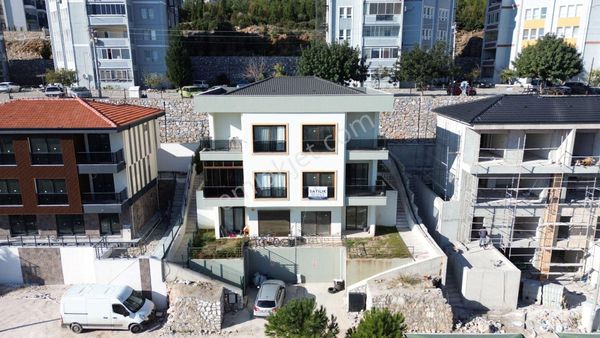 Milas İsmetpaşa Mahallesinde 4+1 Satılık Tripleks Villa