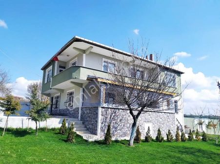 Saray Bölgesinde Ayvacık Köyünde Satılık 4.144m2 Villa