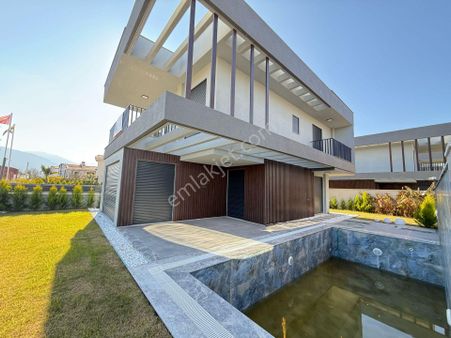 Sahıle 900 M-guvenlık-özel Havuz-otopark-bahçe-yerden Isıtma-ultra Lüx-akıllı Ev-tamamı Müstakil