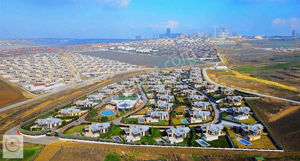 Büyükçekmece ''valle Lacus'' Ta Oturuma Hazır Yapılı Malikane