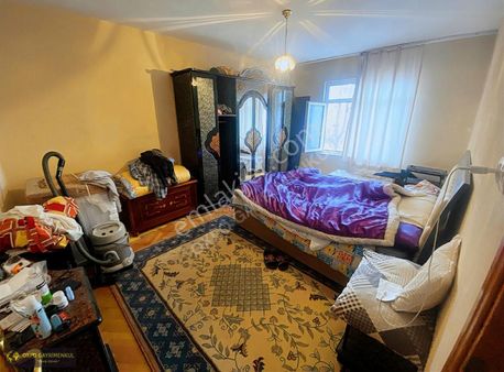 Oxfo'dan Emsalsiz Konumda Cadde Üstü Geniş 3+1 Satılık Daire