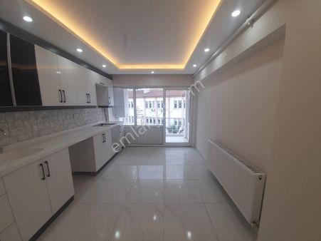 Manisa Şehzadeler Peker Mah 3+1 Kapalı Mutfak Önü Açık Masrafsız Daire