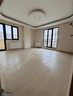 Çayırova Özgürlük Mahallesi'nde Satılık Arakat 2+1 Daire