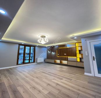 Metrobüse Yakın Otoparklı Full Dekorlu 2+1 Satılık 1. Kat Daire