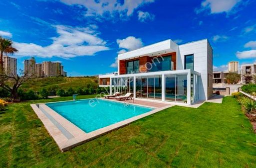 Kuşadası'nda Satılık Doğalgazlı Junior Malikhane