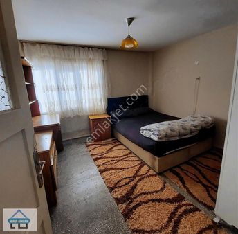 Atatürk Mahallesi Emlak Bank Konutları Satılık (sarı Konutlar)