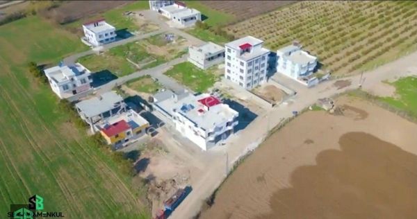 Akkapı Mahallesinde Parsellenmiş Villaların Karşısında Satılık Arsalar