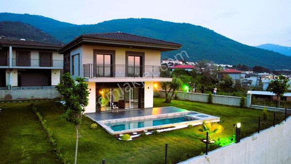 Güzelçamlı'da Özel Havuzlu Deniz Manzaralı Vılla