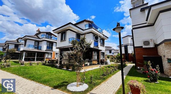 Kuzey Ege'nin Gözde İlçesi Dikili Salihler'de Satılık Lüks Villa