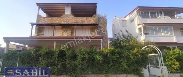 Kuşadası Davutlar Sahil'de Havuzlu Denize 50 Metre 2+1 Yazlık Villamız 3 Katlı