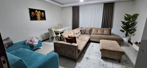 Duralialıç'da Şehit Hakan Yorulmaz Caddesi Dibinde Full Yapılı 3+1 Katta Asansörlü Satılık Daire!!