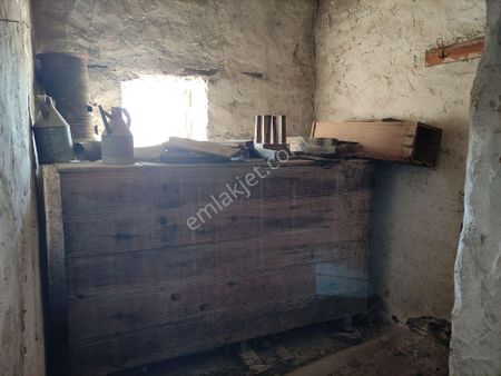 Yenipazar Çavdar'da Satılık: 260 M² Köşebaşı, Bahçeli Köy Evi Ve Ahır – Köy Merkezinde